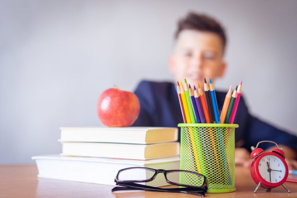 كيفية التعامل مع المراهق الذي يرفض الدراسة